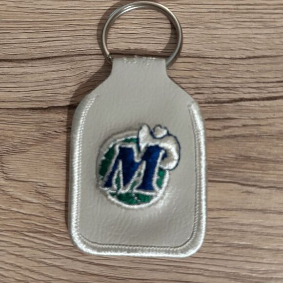 NBA Other - NBA Dallas Mavericks vintage leather white blue logo keychain basketball